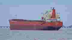 У Швеції затримали балкер, який рухався з Росії та скидав вугілля в воду