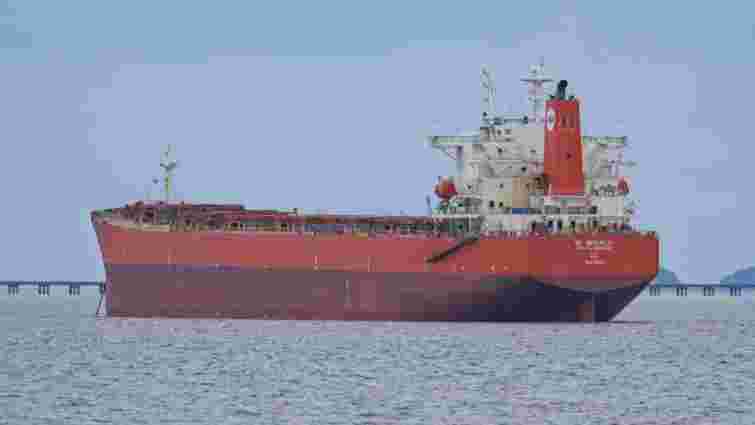 У Швеції затримали балкер, який рухався з Росії та скидав вугілля в воду