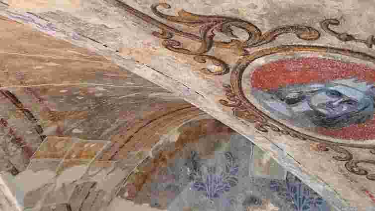 Реставратори показали відновлені ренесансні розписи камʼяниці вірменських купців у Львові