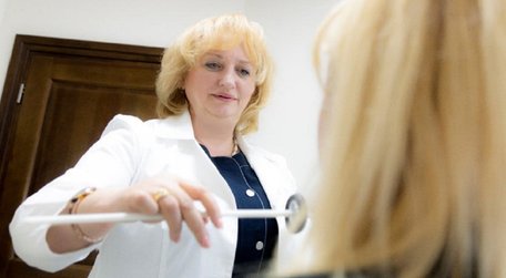 Чому мігрень вважають хворобою молодих: причини виникнення і як собі допомогти    