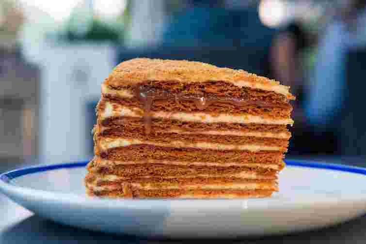 Торт «Медовик» на сковороді. Рецепт дня