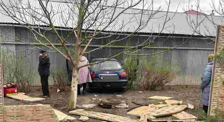 71-річний водій на Тернопільщині протаранив паркан і загинув