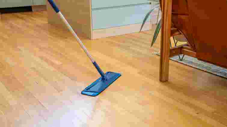 Підлога бруднішає після миття: ось три головні помилки, яких ви припустилися