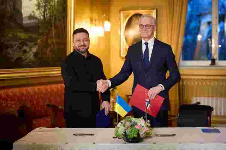 Премʼєр Норвегії анонсував прибуття до України першого з шести обіцяних винищувачів F-16