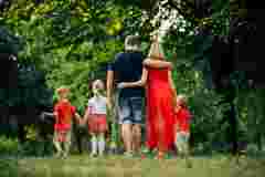 «Замість інтернатів: як патронат змінює життя дітей у кризі»