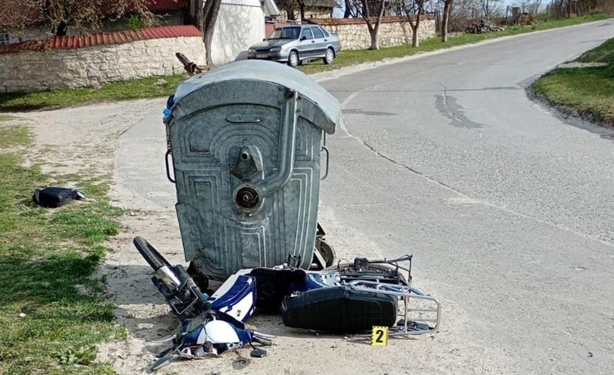 На Львівщині внаслідок зіткнення з сміттєвим баком загинув 67-річний скутерист