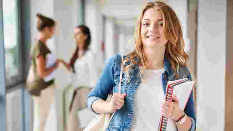 Ціна знань: наскільки подорожчала вища освіта в Україні і де найбільше