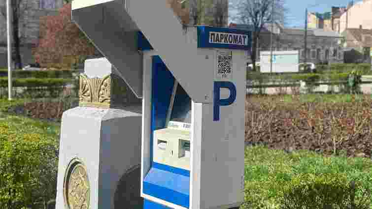 У Чернівцях демонтують усі паркомати, бо водії ними майже не користуються