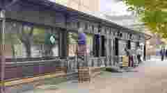 У центрі Львова почали демонтаж скандальних літніх майданчиків