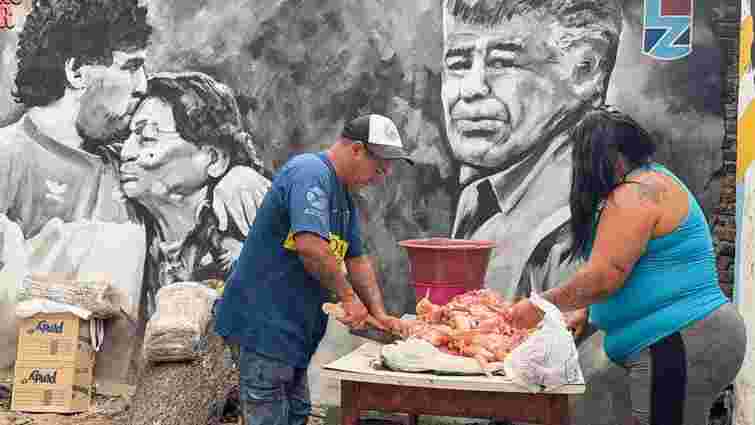 Готують їжу просто неба: як зараз виглядає подвір’я, де виріс легендарний Марадона