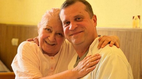 Судинні хірурги Львова врятували 68-річну пацієнтку з аневризмою аорти з високим ризиком розриву