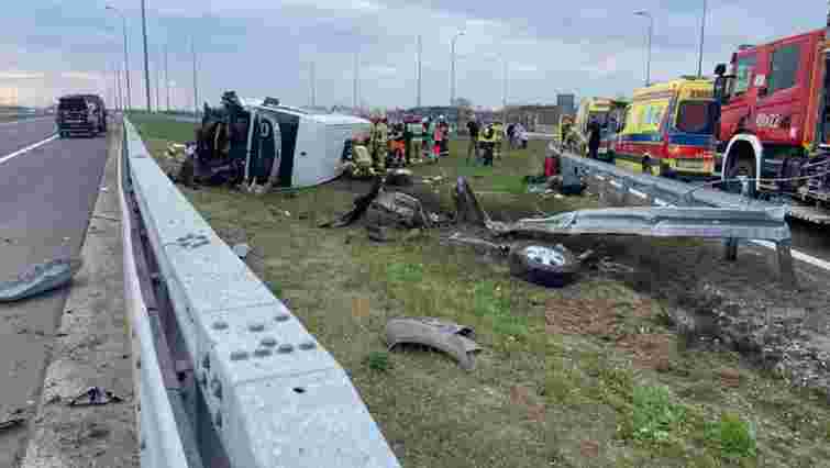 Мікроавтобус з українцями потрапив в ДТП в Польщі, є постраждалі