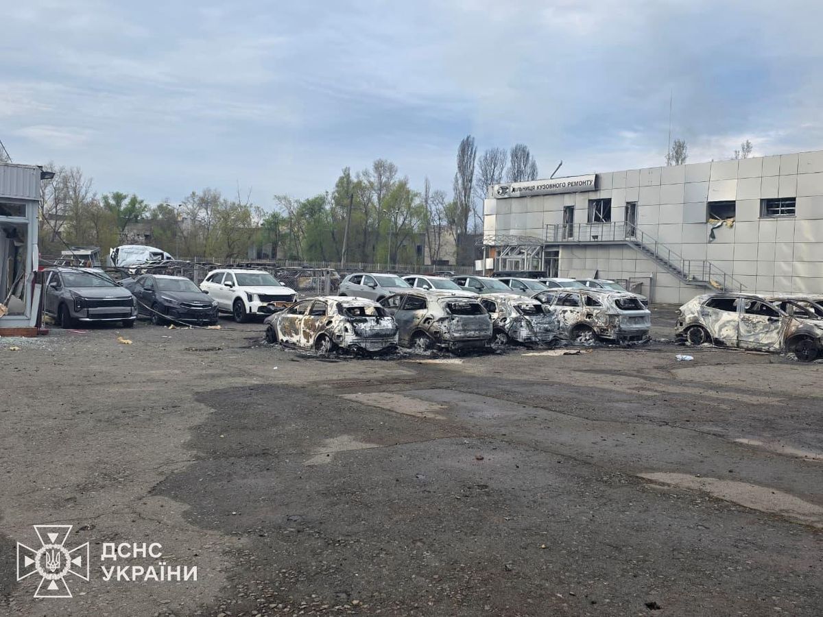 Через удар РФ по автоцентру в Києві загинули двоє його співробітників