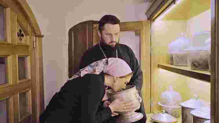 Особистий духівник Медведчука досі живе у Києво-Печерській Лаврі та хрестив доньку Чернишова