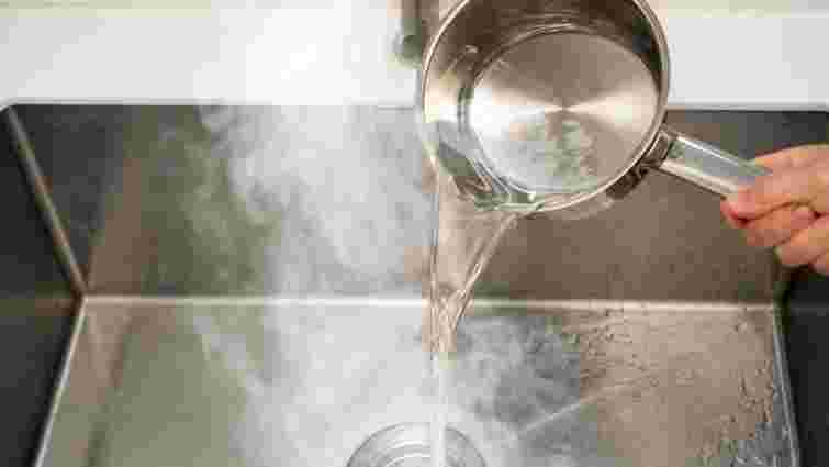 Ця проста звичка шкодить вашій кухні щодня: чому псуються водопровідні труби