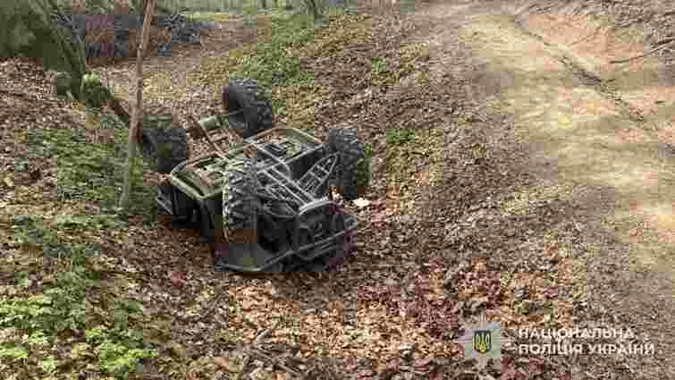 У лісі біля Львова 17-річна дівчина загинула через перекидання квадроцикла