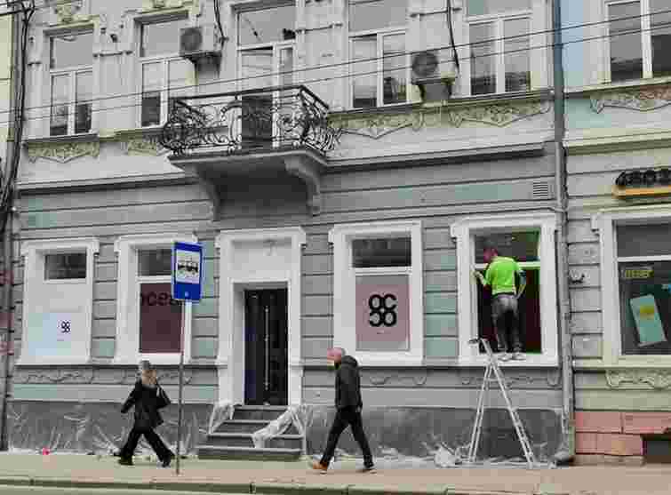 Фасад пам'ятки архітектури в Тернополі після скандалу перемалювали у передній колір