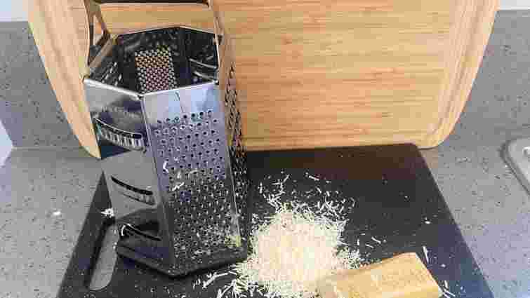 Викидати ще рано: як заточити кухонну тертку в домашніх умовах