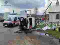 Унаслідок ДТП перекинулася маршрутка «Львів – Івано-Франківськ», є загиблий і травмовані