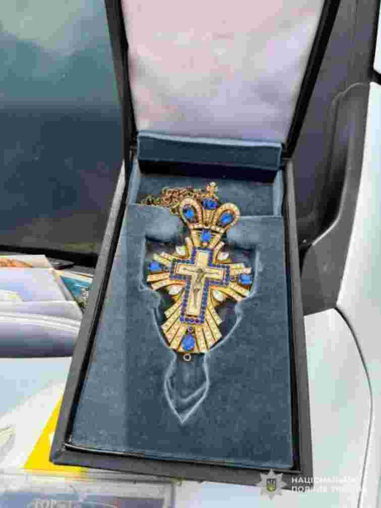 Суд відправив у психіатричну лікарню іванофранківця, який викрав хрест із церкви Львівщини