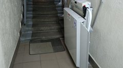 У Львові встановили підйомник в будинку, де живе 8-річна дитина з інвалідністю
