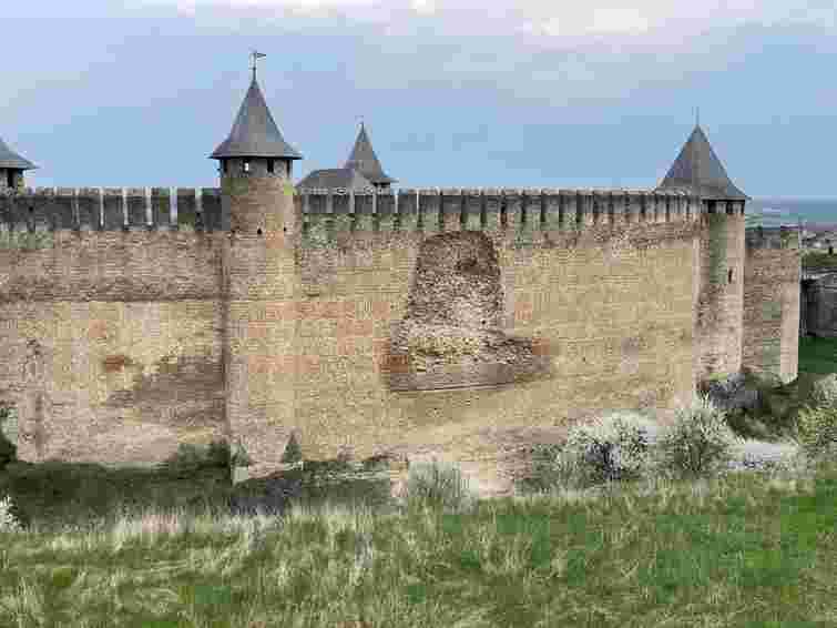 У Хотинській фортеці обвалилася частина стіни