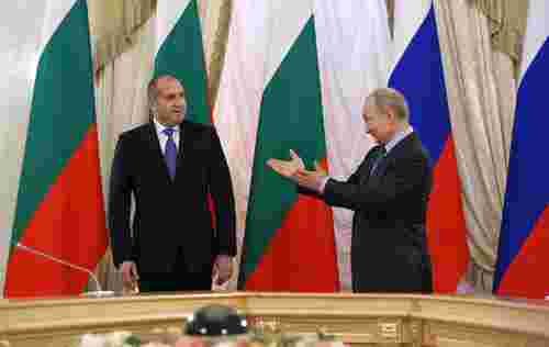 На парламентських виборах в Болгарії лідирує партія проросійського експрезидента Румена Радева