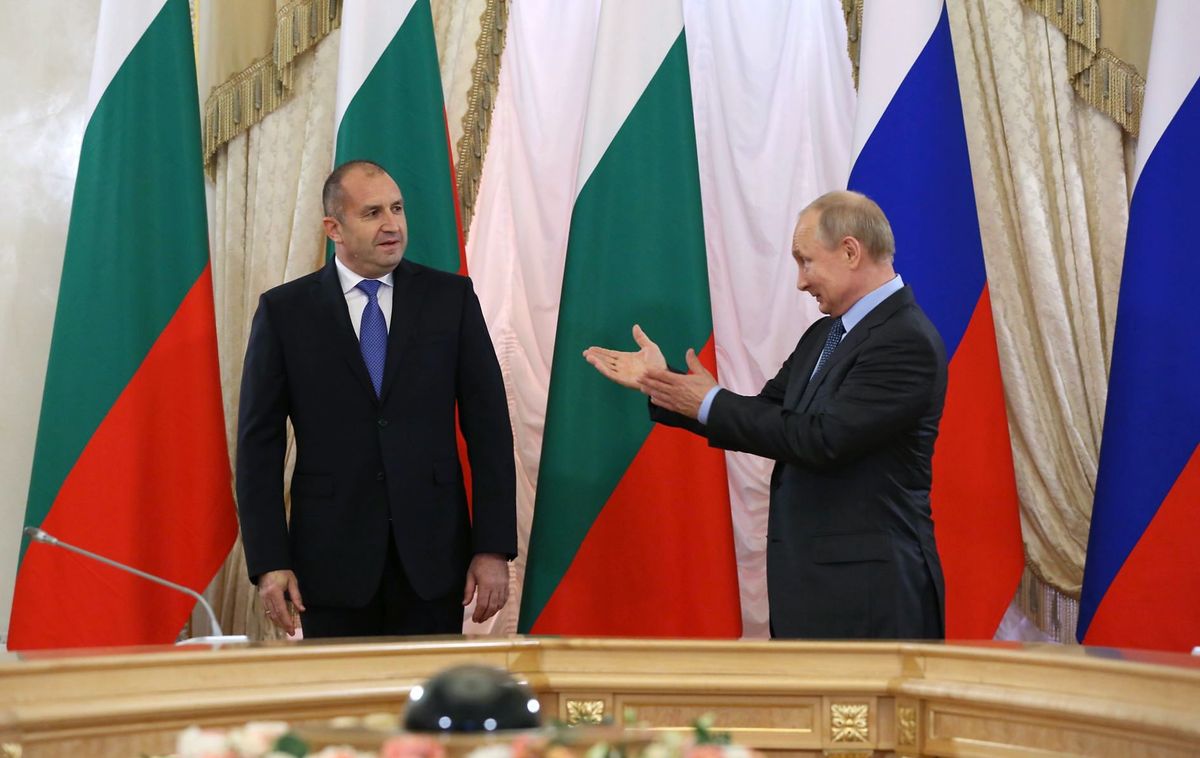 На парламентських виборах в Болгарії лідирує партія проросійського експрезидента Румена Радева