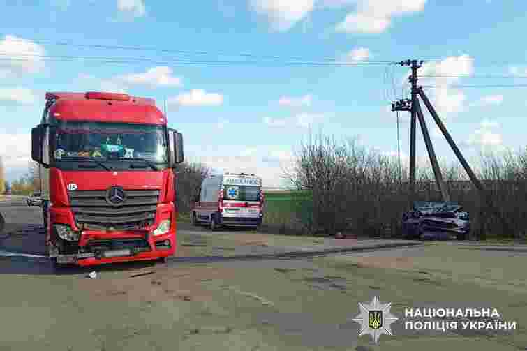 Пасажирка Nissan загинула у ДТП із вантажівкою на Хмельниччині 