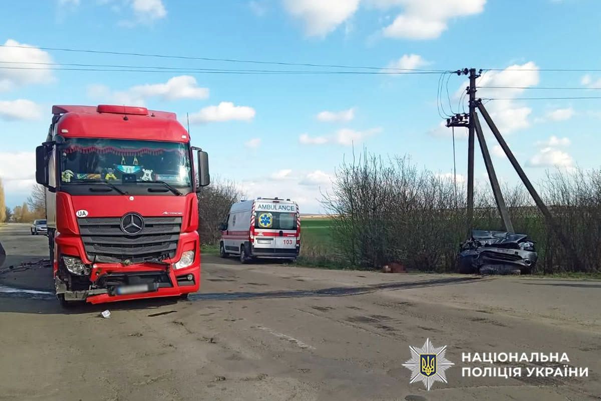 Пасажирка Nissan загинула у ДТП із вантажівкою на Хмельниччині 