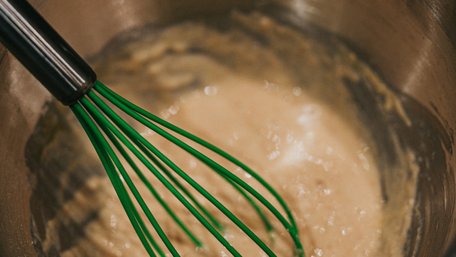 Робимо млинці ніжнішими без зайвих інгредієнтів: що слід додати в тісто