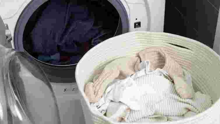 Додайте один з цих трьох інгредієнтів: як пом’якшити білизну та одяг без кондиціонера