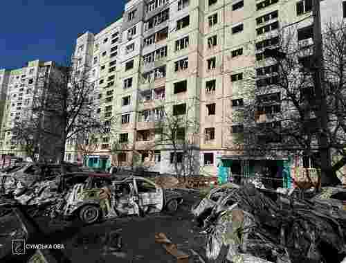 Росіяни масовано атакували Суми та влучили в медичний заклад, понад десяток поранених