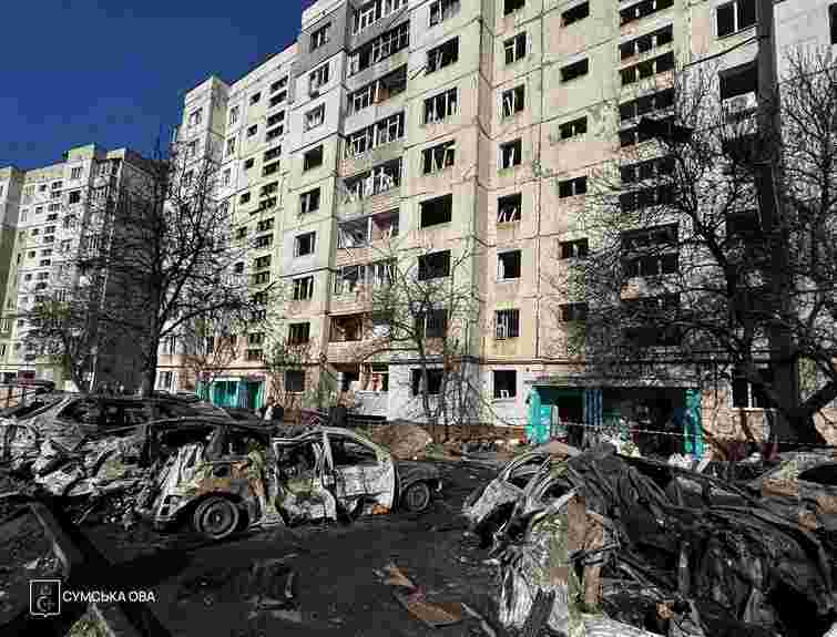 Росіяни масовано атакували Суми та влучили в медичний заклад, понад десяток поранених
