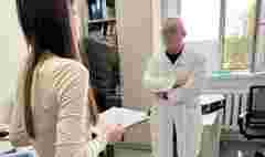 СБУ затримала на хабарі 2 тис. доларів психіатра ЦРЛ на Львівщині