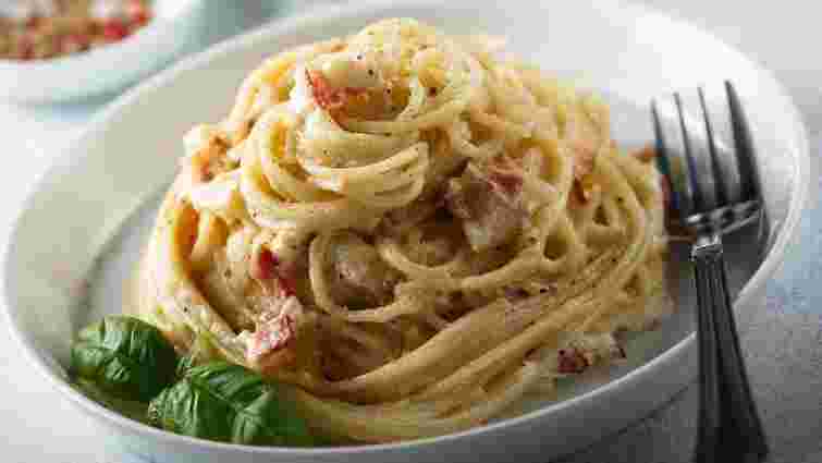 Вершкова паста з беконом та шпинатом. Рецепт дня