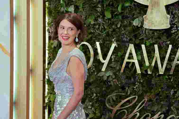 Оскароносний режисер екранізує дебютний роман Міллі Боббі Браун