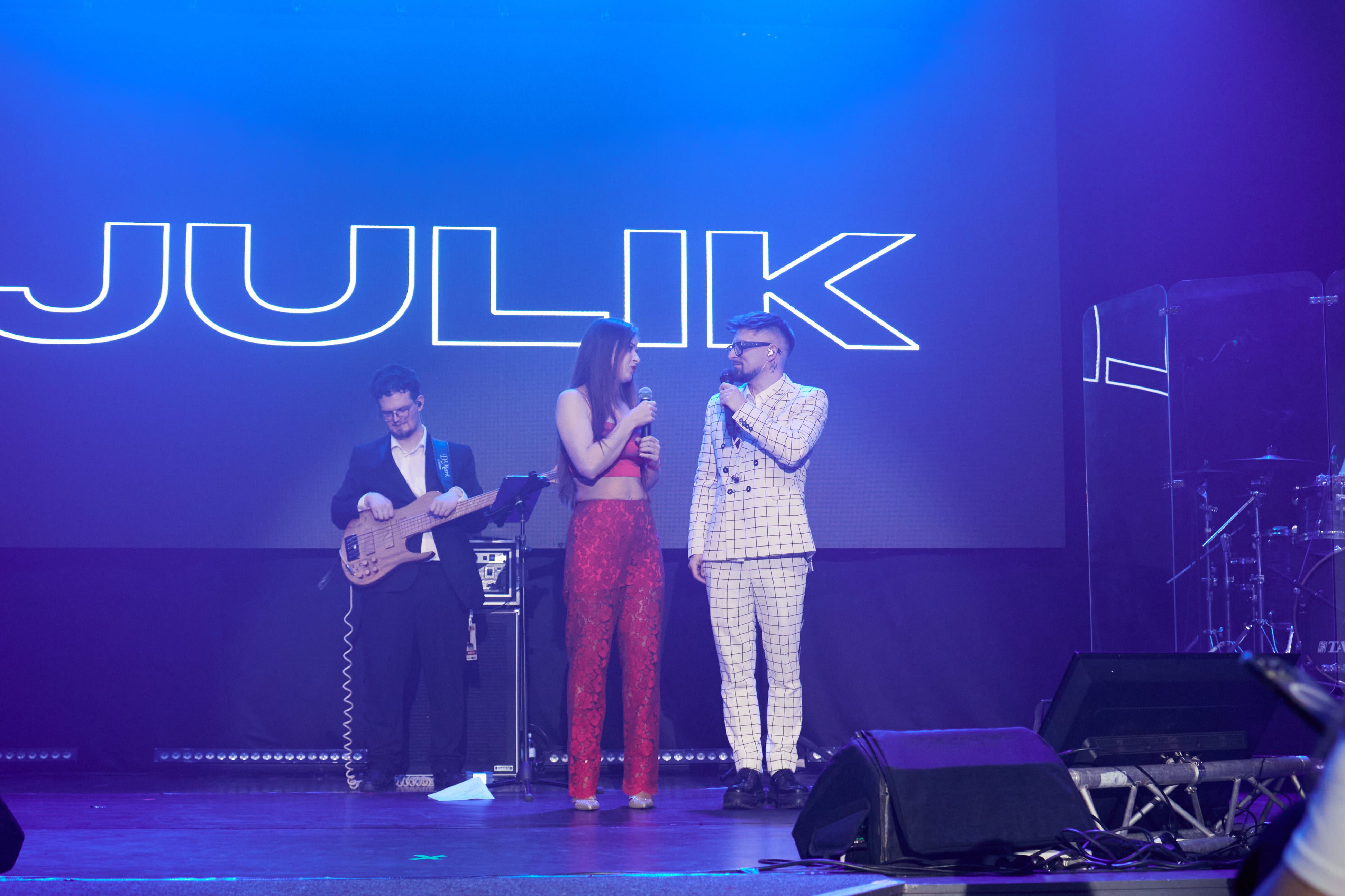 Юлік подякував причетним до концерту / Фото blago