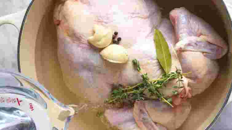 Наваристий, ароматний, прозорий: як правильно варити курячий бульйон