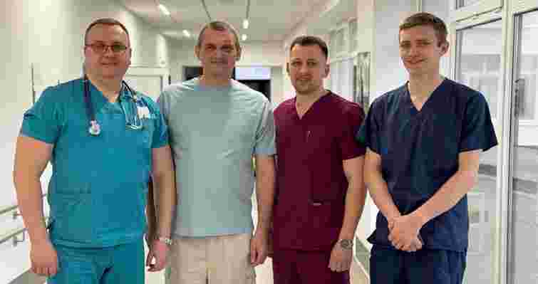 Львівські хірурги врятували 44-річного львів’янина з 10-сантиметровим уламком скла у легені 