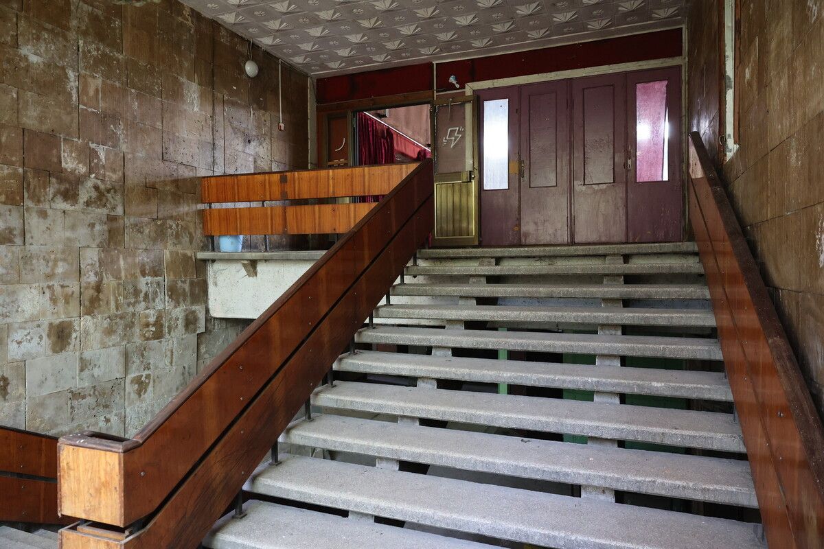 Внутри бывший клуб «Романтик» хорошо сохранен