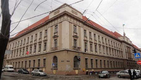 Прокуратура через суд хоче забрати в «Укрпошти»  будівлю головної пошти у Львові