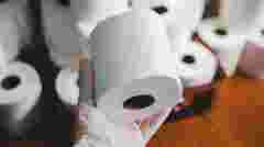 Лише заб'єте каналізацію: який туалетний папір ніколи не можна змивати в унітаз