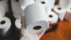 Лише заб'єте каналізацію: який туалетний папір ніколи не можна змивати в унітаз