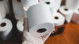 Лише заб'єте каналізацію: який туалетний папір ніколи не можна змивати в унітаз