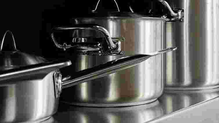 Не пошкодите поверхню: як безпечно помити каструлю з нержавіючої сталі 