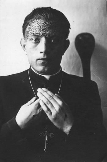 Степан Навроцький мав рани на руках і чолі, як від тернового вінка (фото з Вікіпедії)