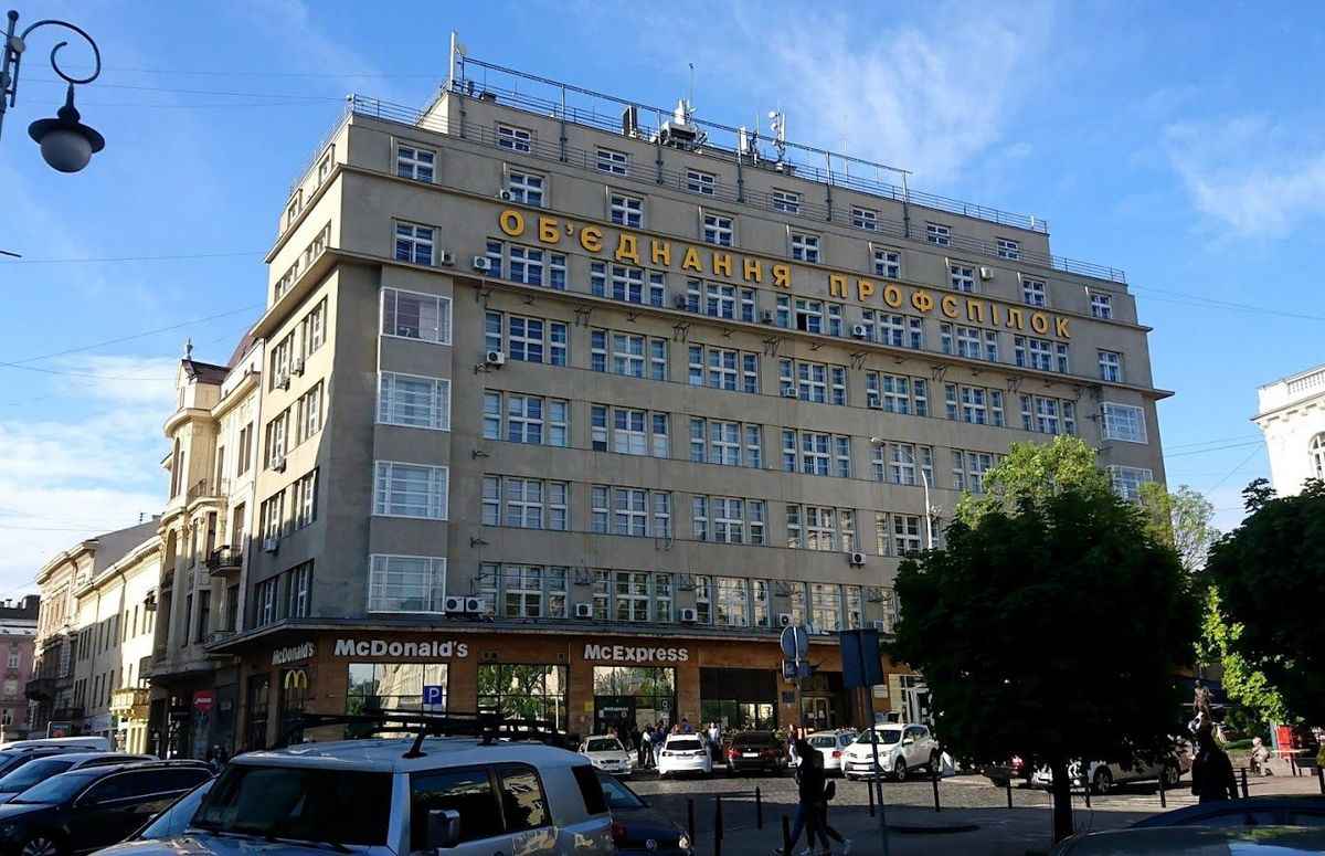 Суд скасував своє рішення про повернення громаді Львівщини Будинку профспілок