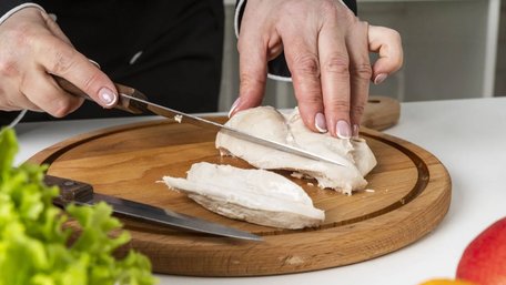 Усі роблять ці помилки: чому куряче філе виходить сухим