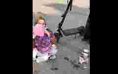 У центрі Львова підліток на електросамокаті збив дворічну дівчинку, її госпіталізували